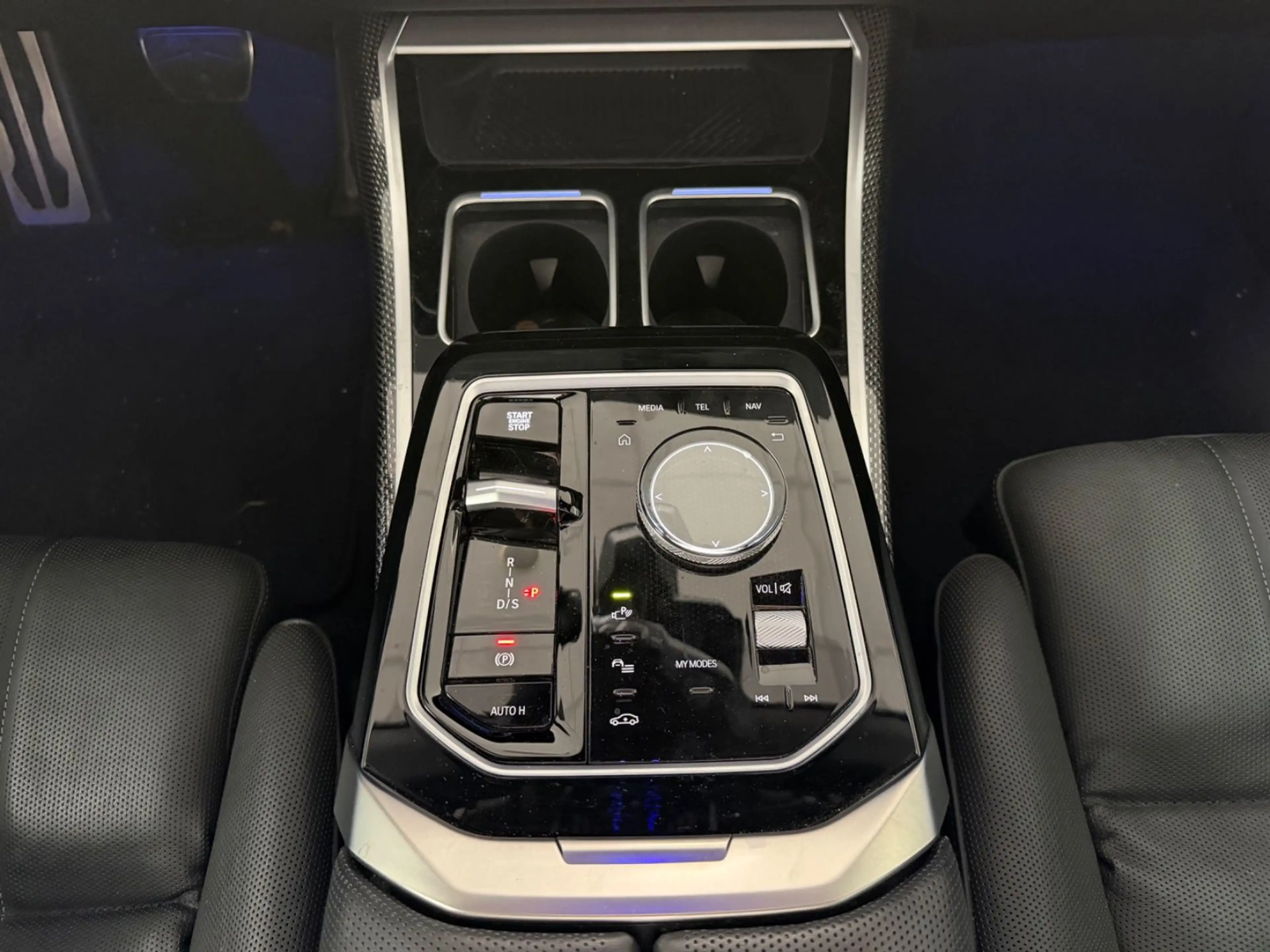 BMW 760 e xDrive / 1.Hand / NAVI / S-Heft — photo 22