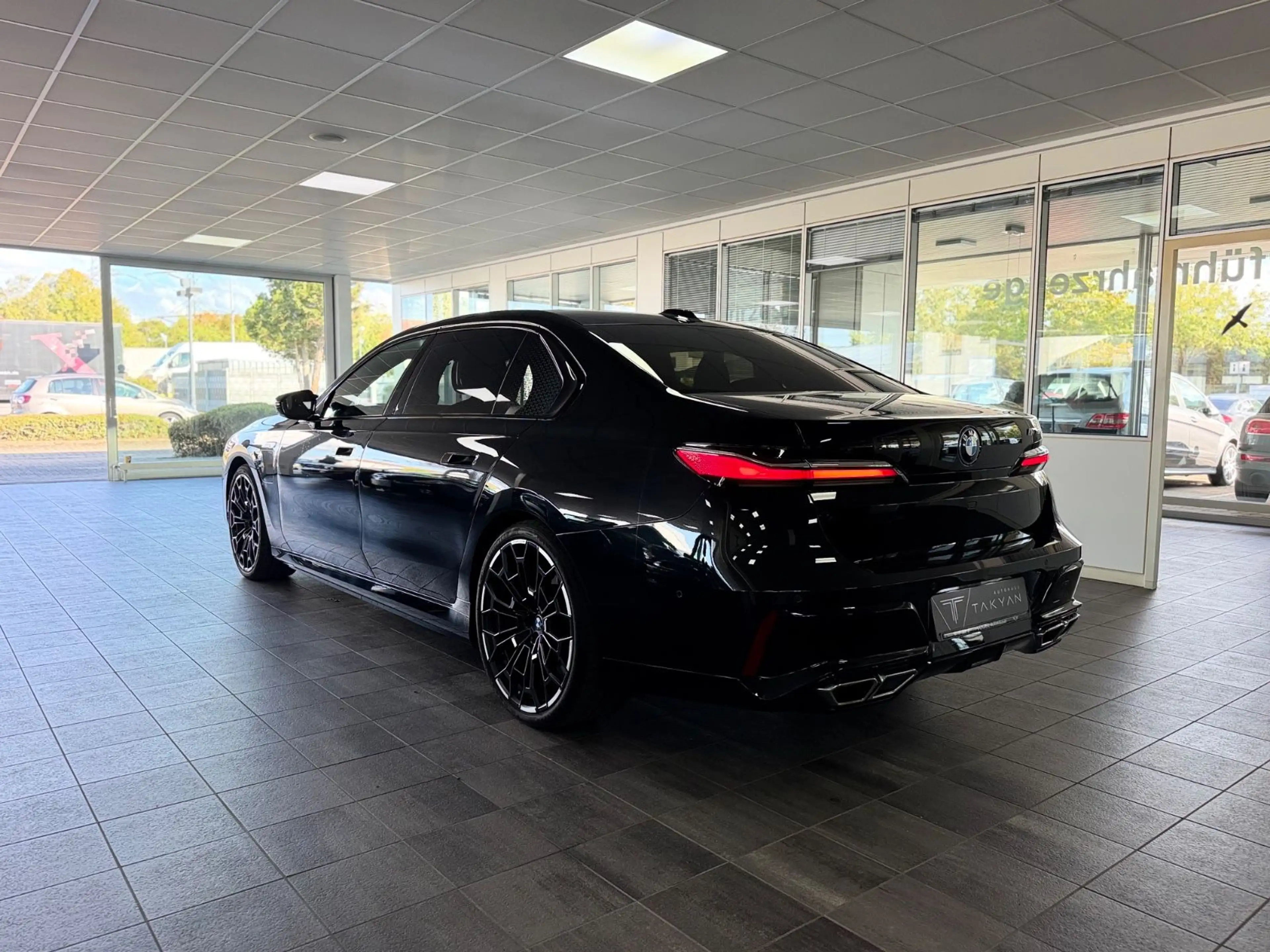 BMW 760 e xDrive / 1.Hand / NAVI / S-Heft — photo 4