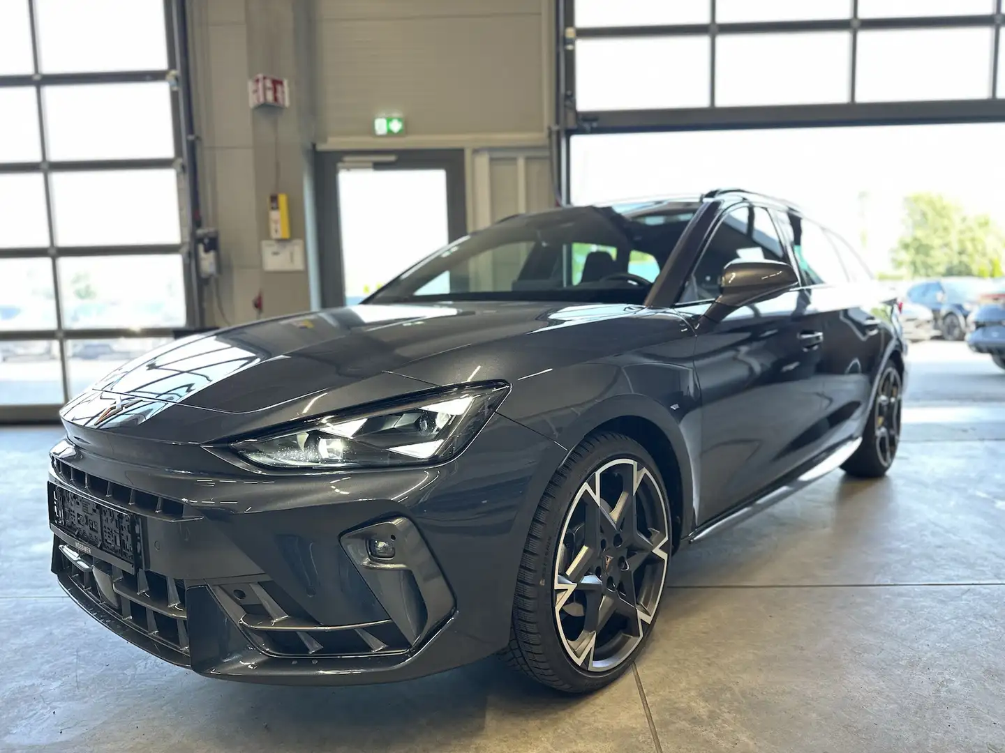CUPRA Leon ST 1.5 eTSI Sennheiser Pure Perform. 19´´ Grau - 1