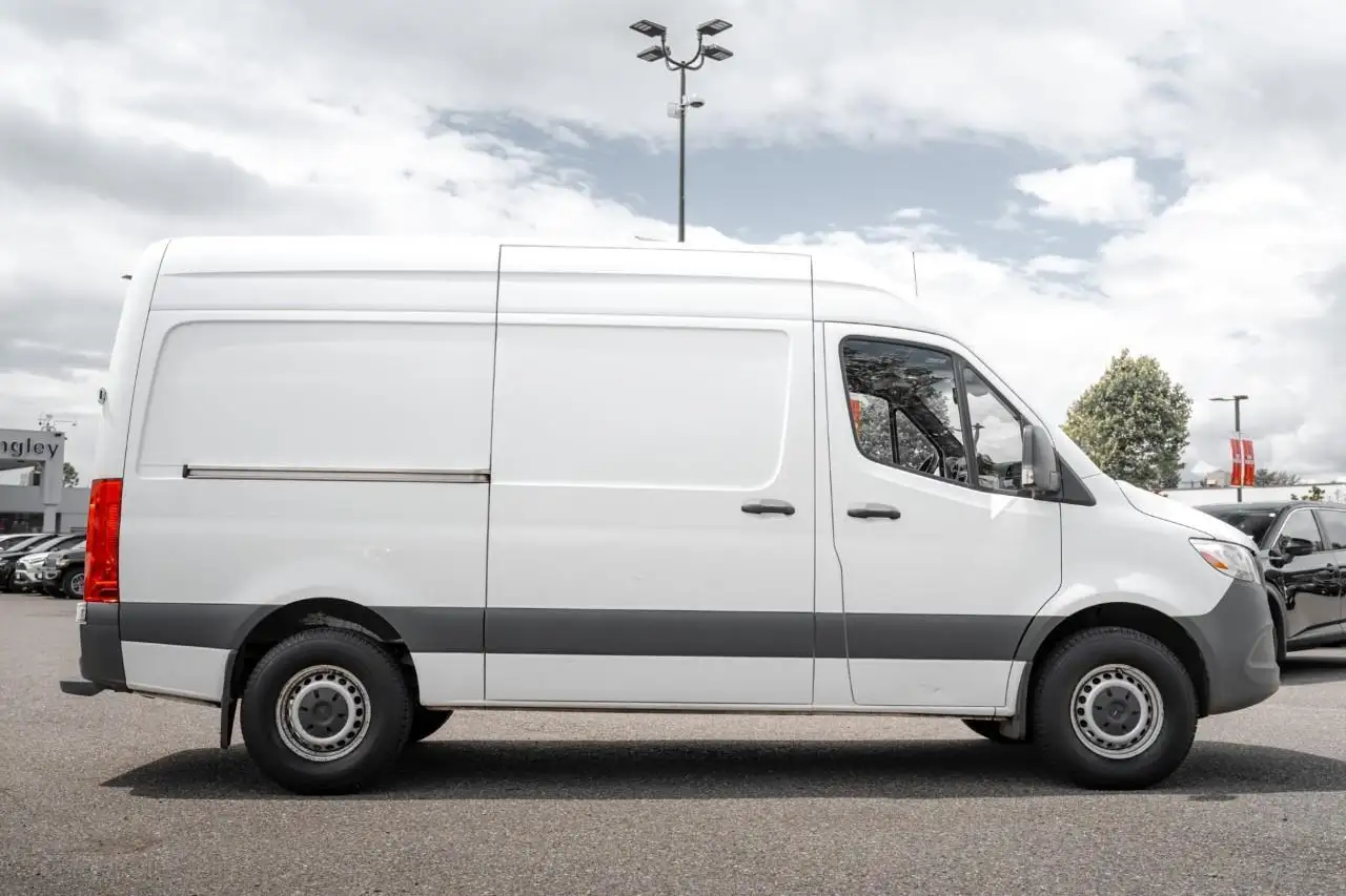 Mercedes-Benz Sprinter photo Mercedes-Benz Sprinter