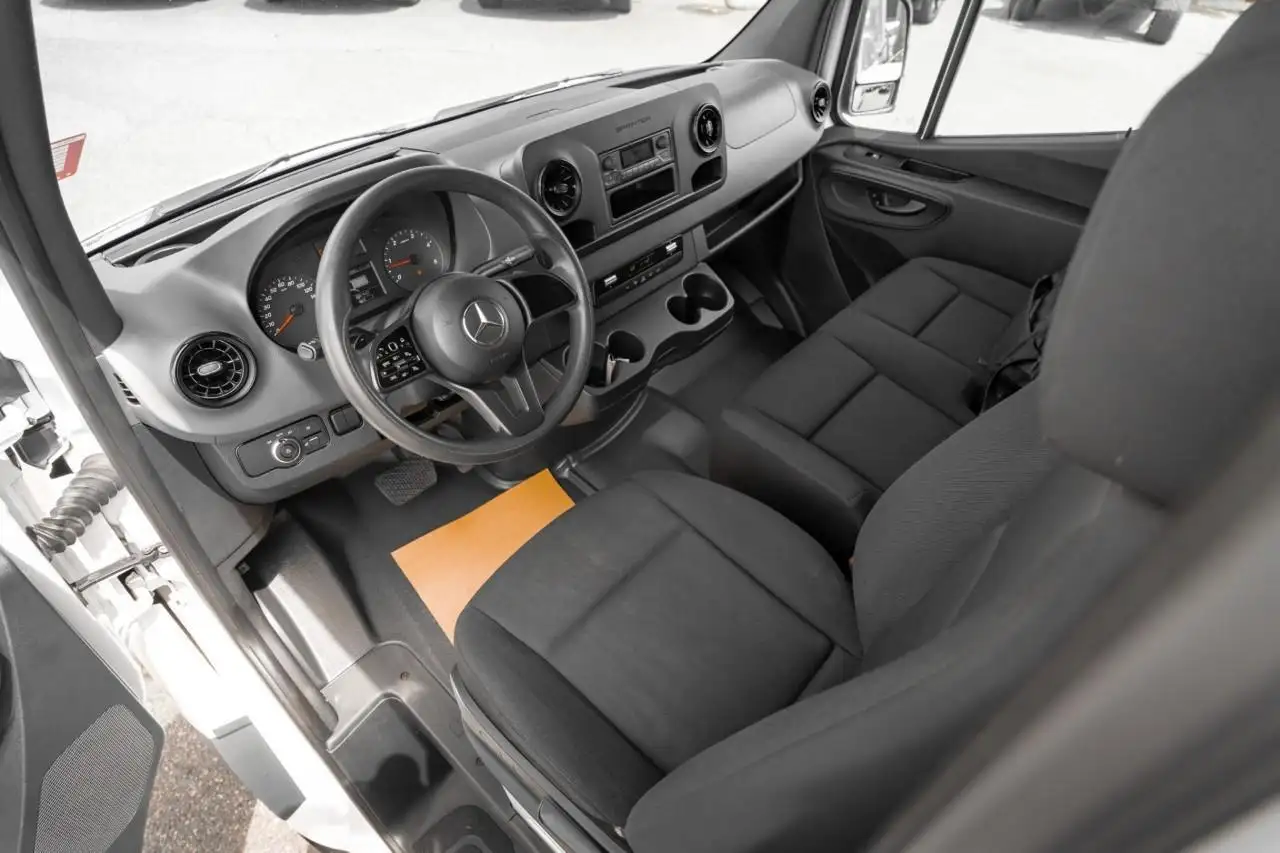 Mercedes-Benz Sprinter photo Mercedes-Benz Sprinter