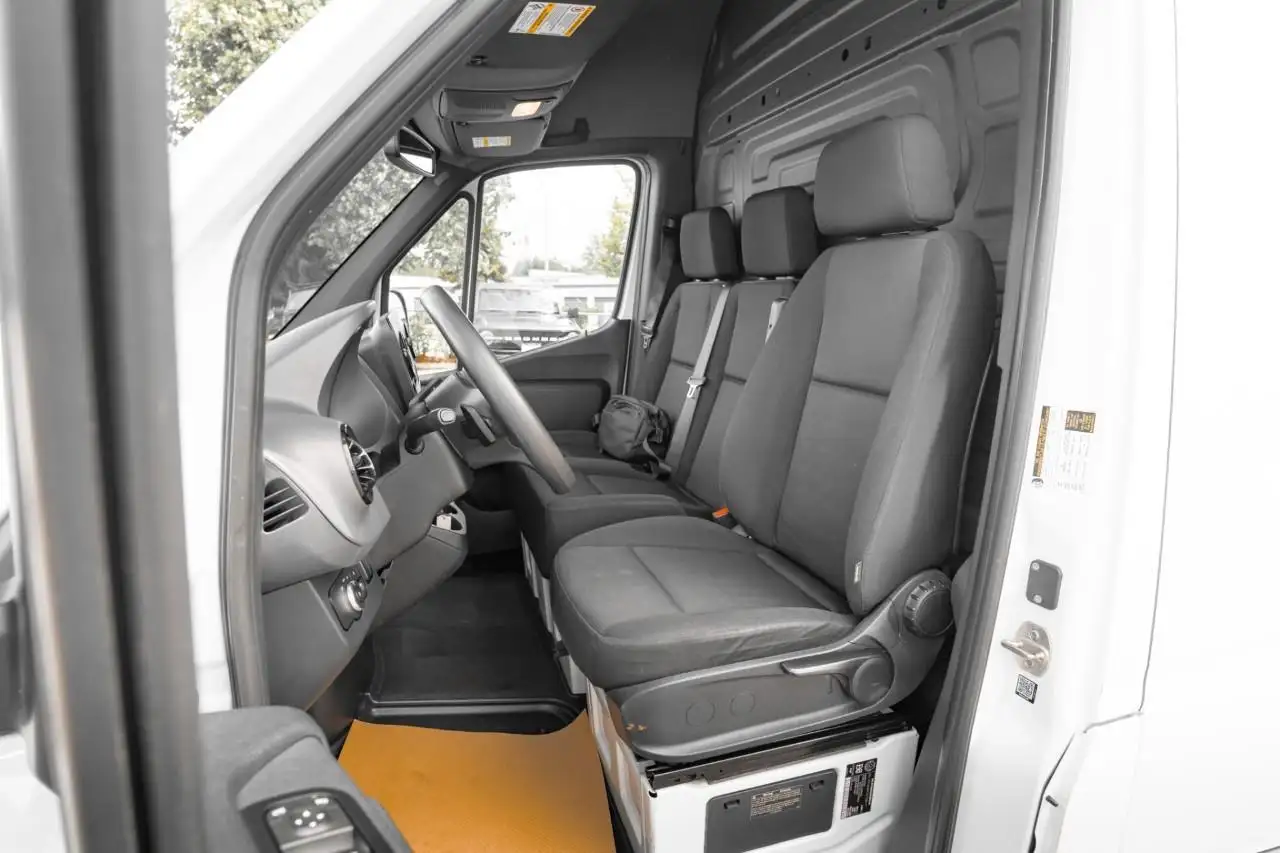 Mercedes-Benz Sprinter photo Mercedes-Benz Sprinter
