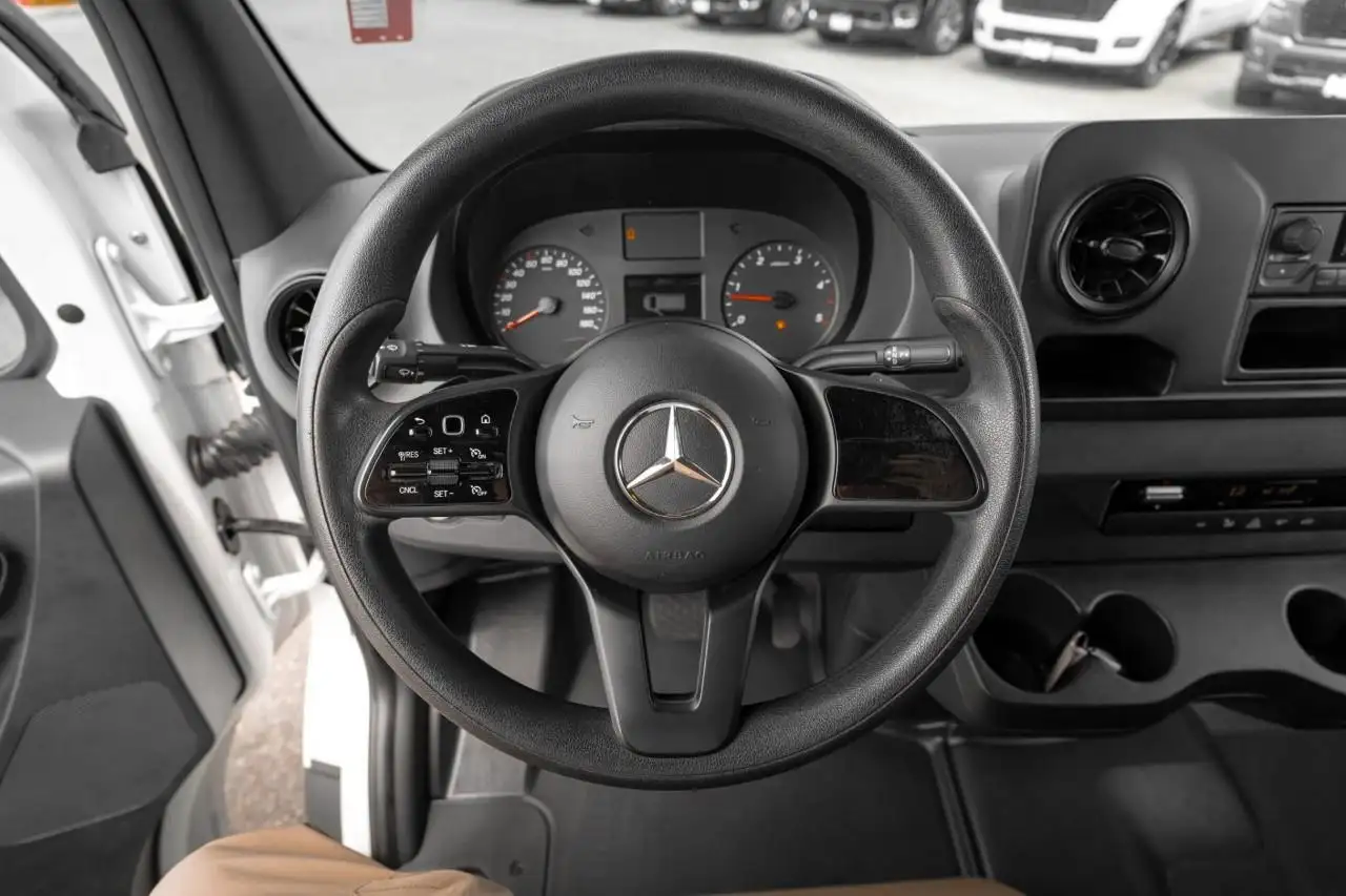 Mercedes-Benz Sprinter photo Mercedes-Benz Sprinter