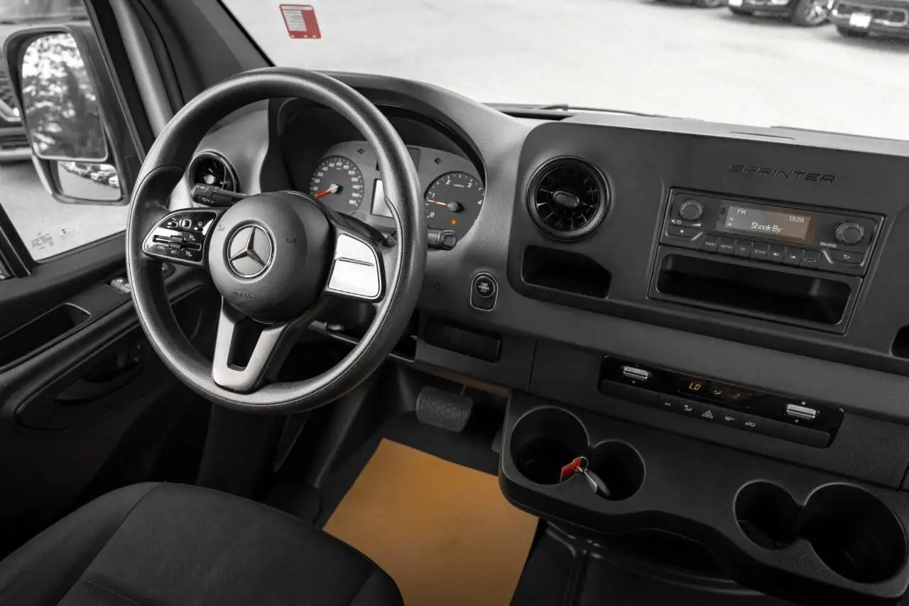 Mercedes-Benz Sprinter photo Mercedes-Benz Sprinter