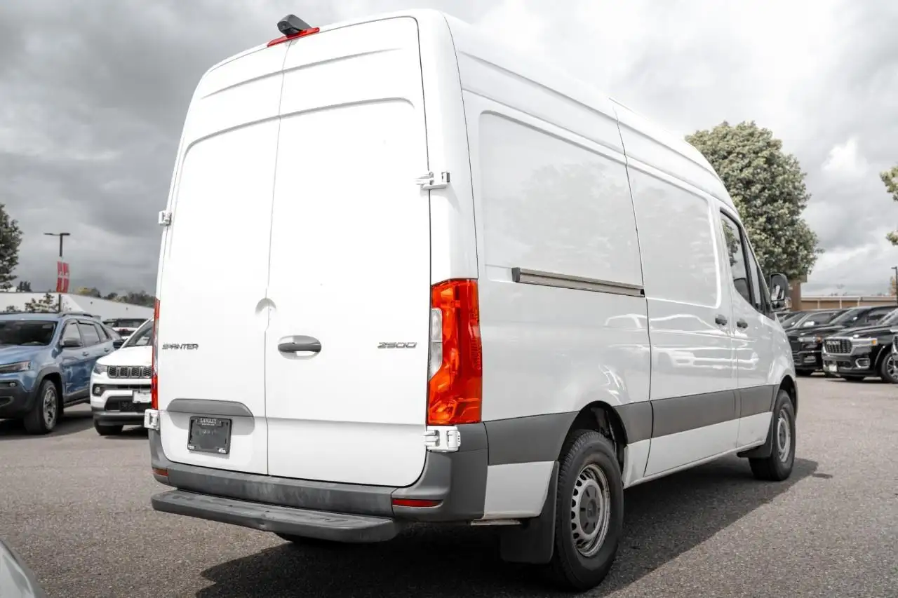 Mercedes-Benz Sprinter photo Mercedes-Benz Sprinter