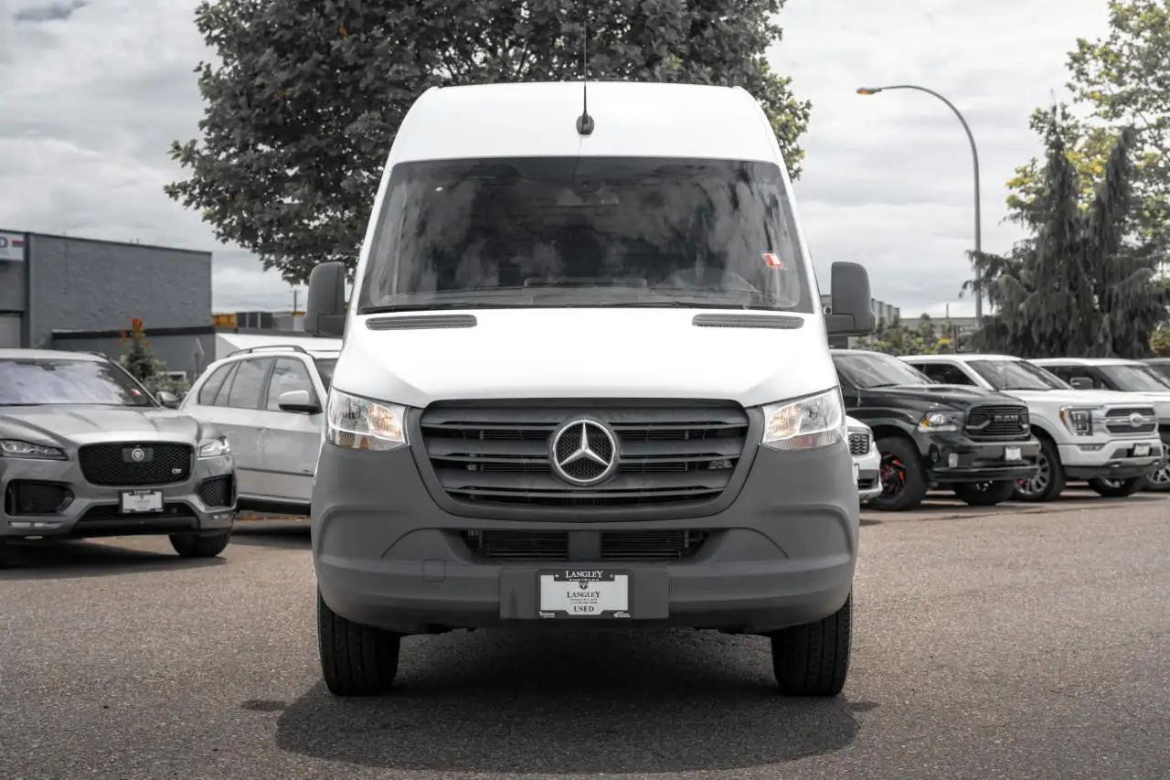 Mercedes-Benz Sprinter photo Mercedes-Benz Sprinter