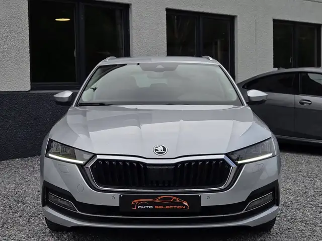 Skoda Octavia view 3