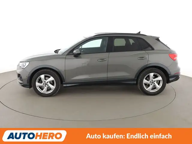 Audi Q3 view 3