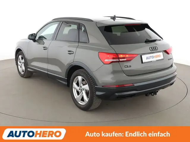 Audi Q3 view 4
