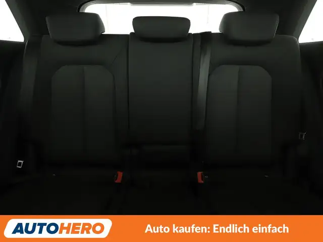 Audi Q3 view 15