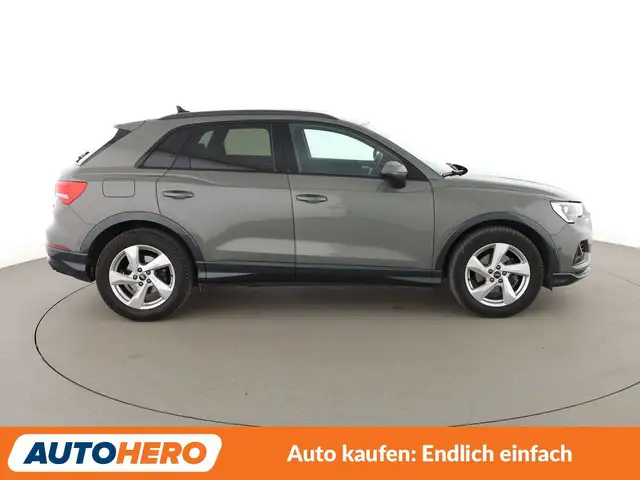 Audi Q3 view 7