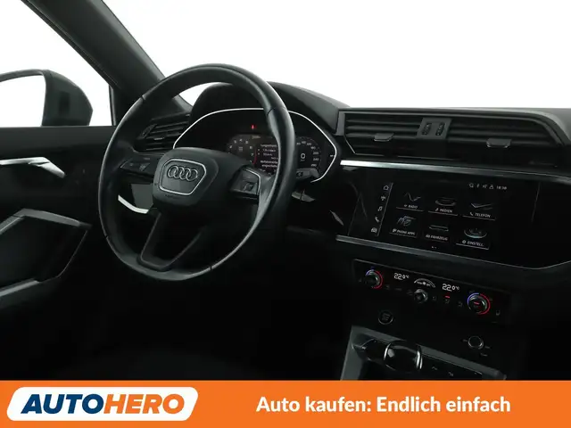 Audi Q3 view 13