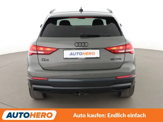 Audi Q3 view 5