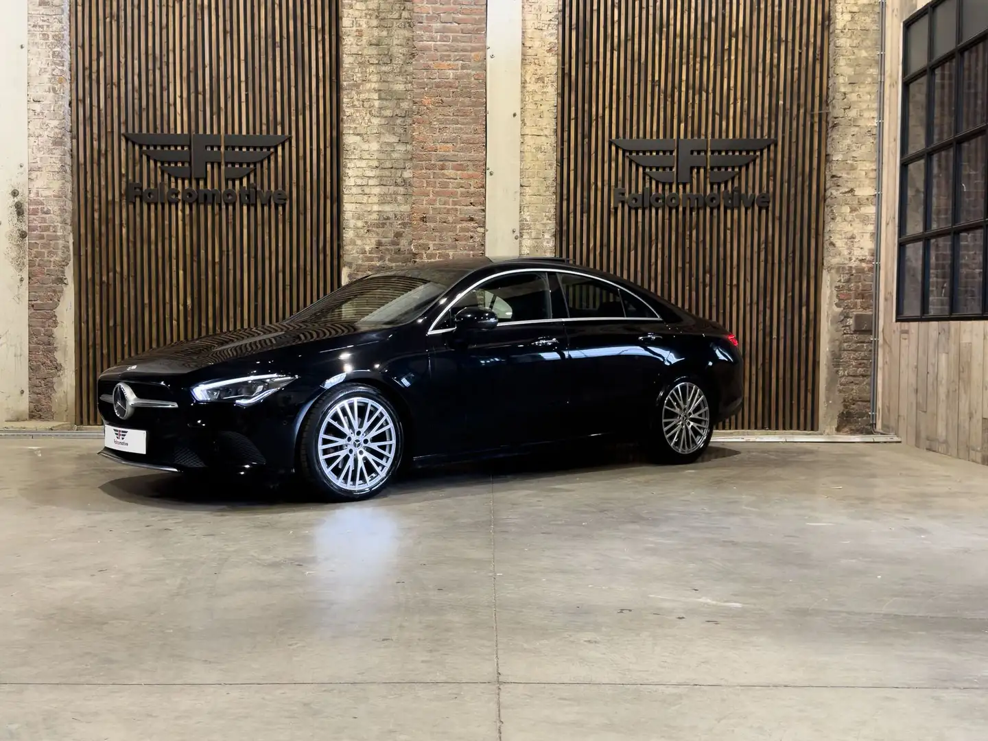 Mercedes-Benz CLA 180 180b*AUT*DYNAMIC-LED*MBUX*PANODAK*URBAN* Black - 2