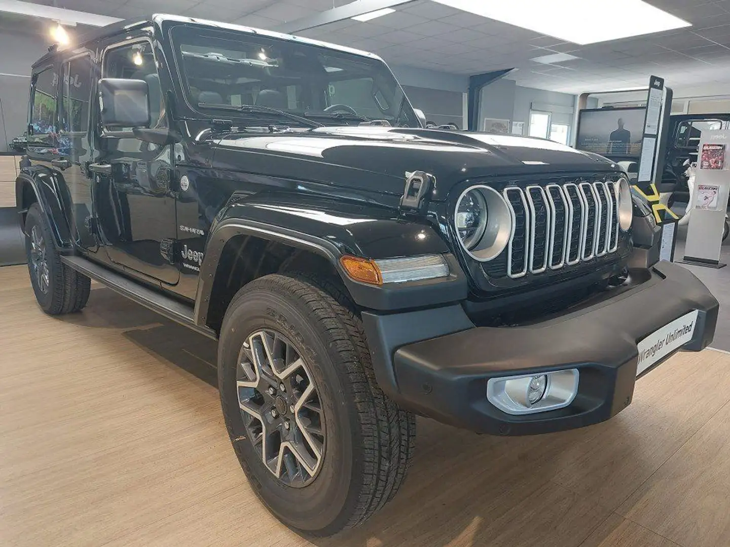 Jeep Wrangler Unlimited 2.0 272PS Sahara Sky-One Navi Schwarz - 2