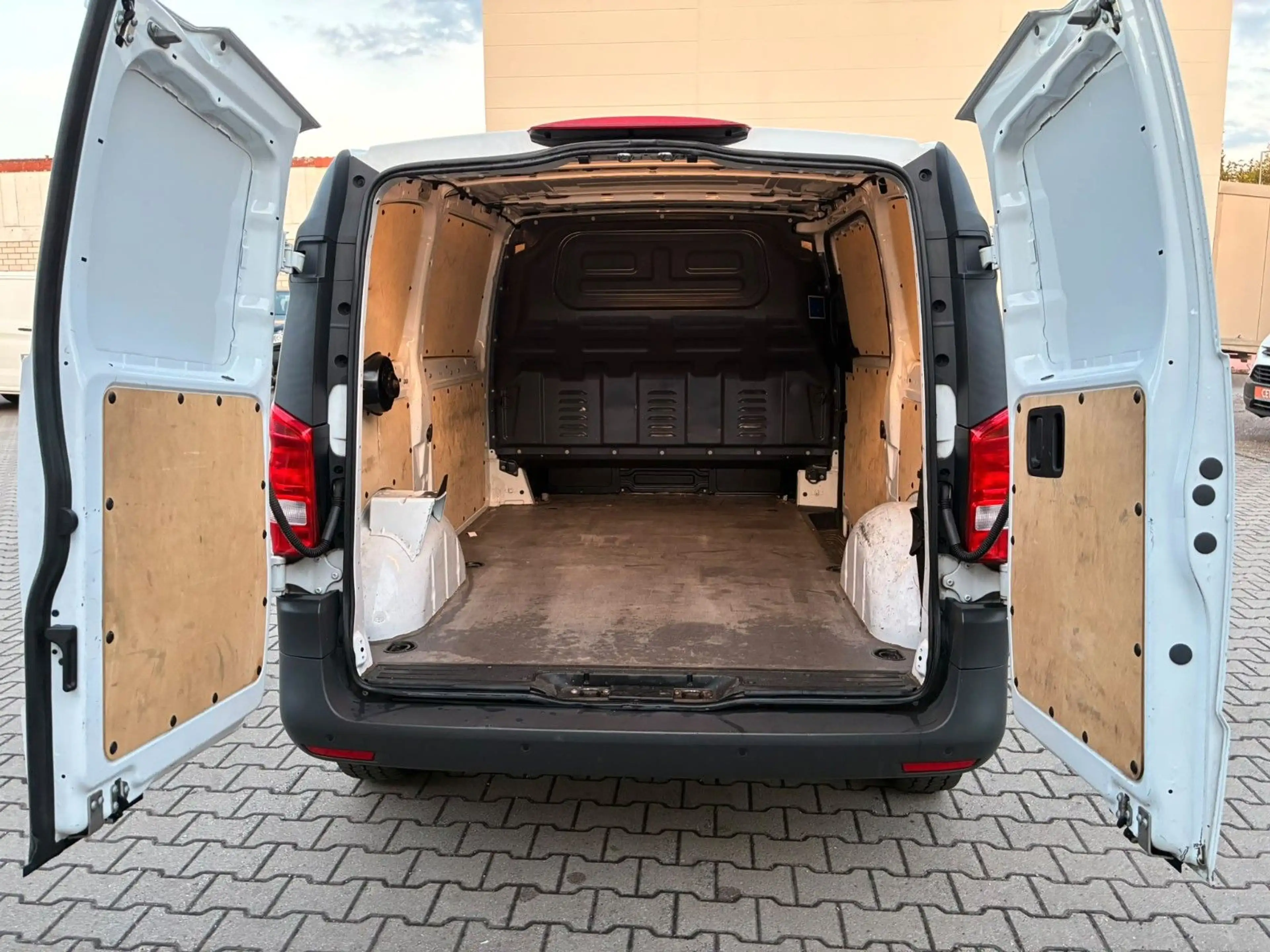 Mercedes-Benz Vito Kasten 111 CDI FWD kompakt — photo 10