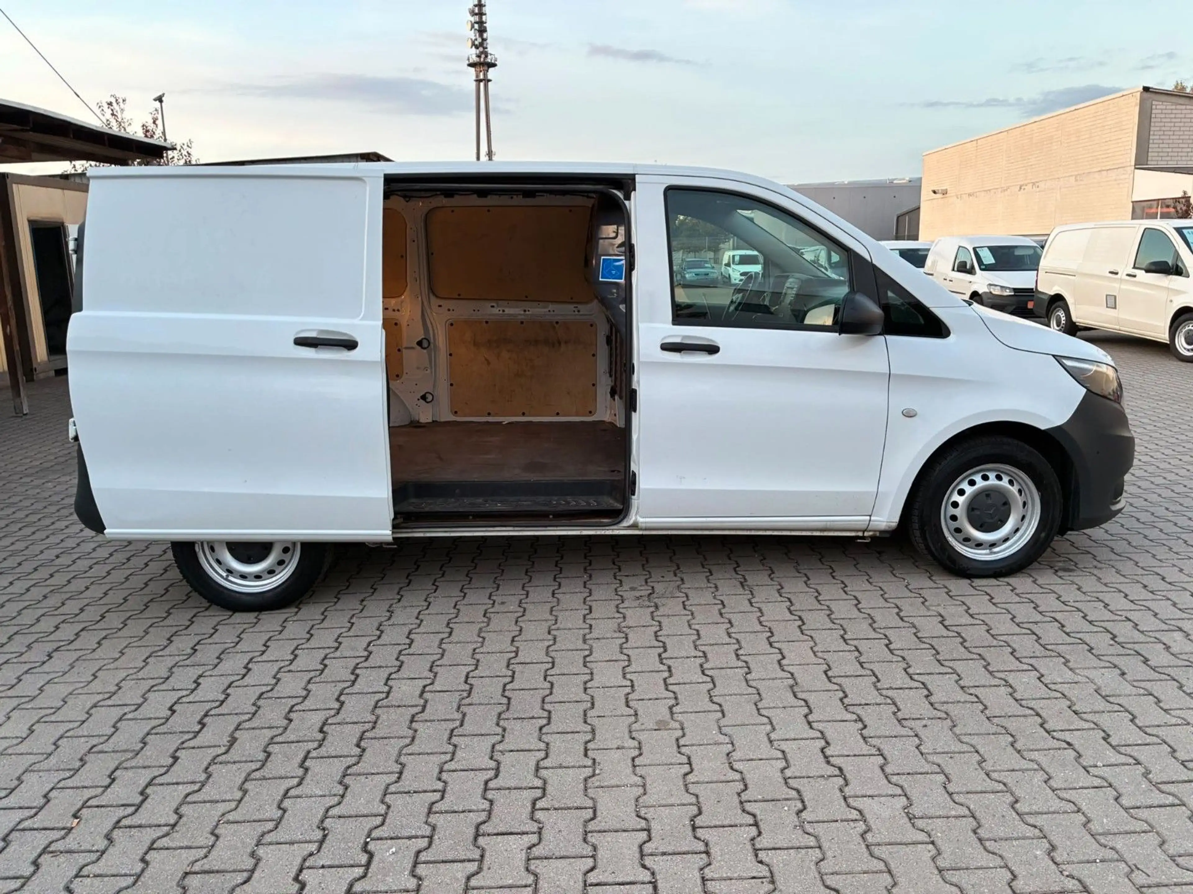 Mercedes-Benz Vito Kasten 111 CDI FWD kompakt — photo 5