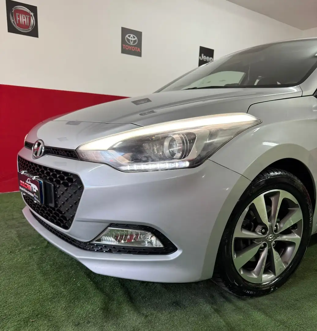 Hyundai i20 5p 1.1 crdi Comfort 75cv - 1