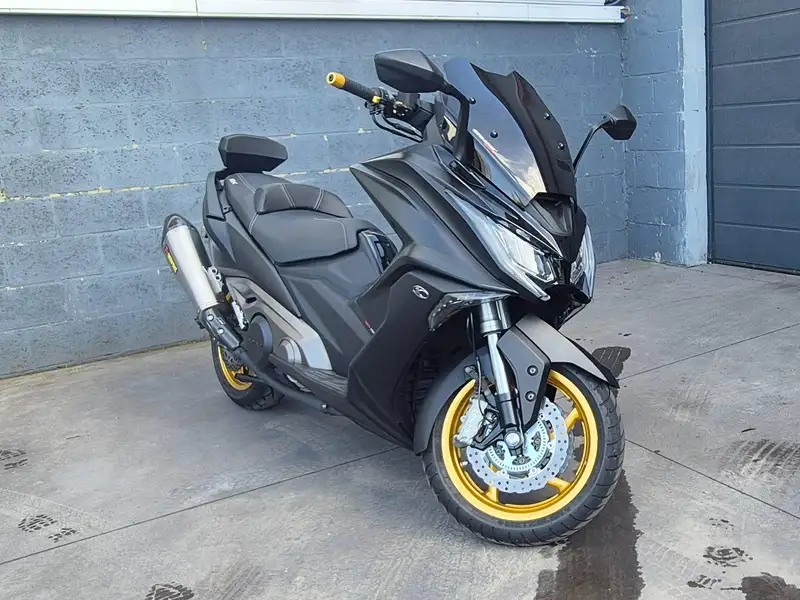Kymco AK 550
