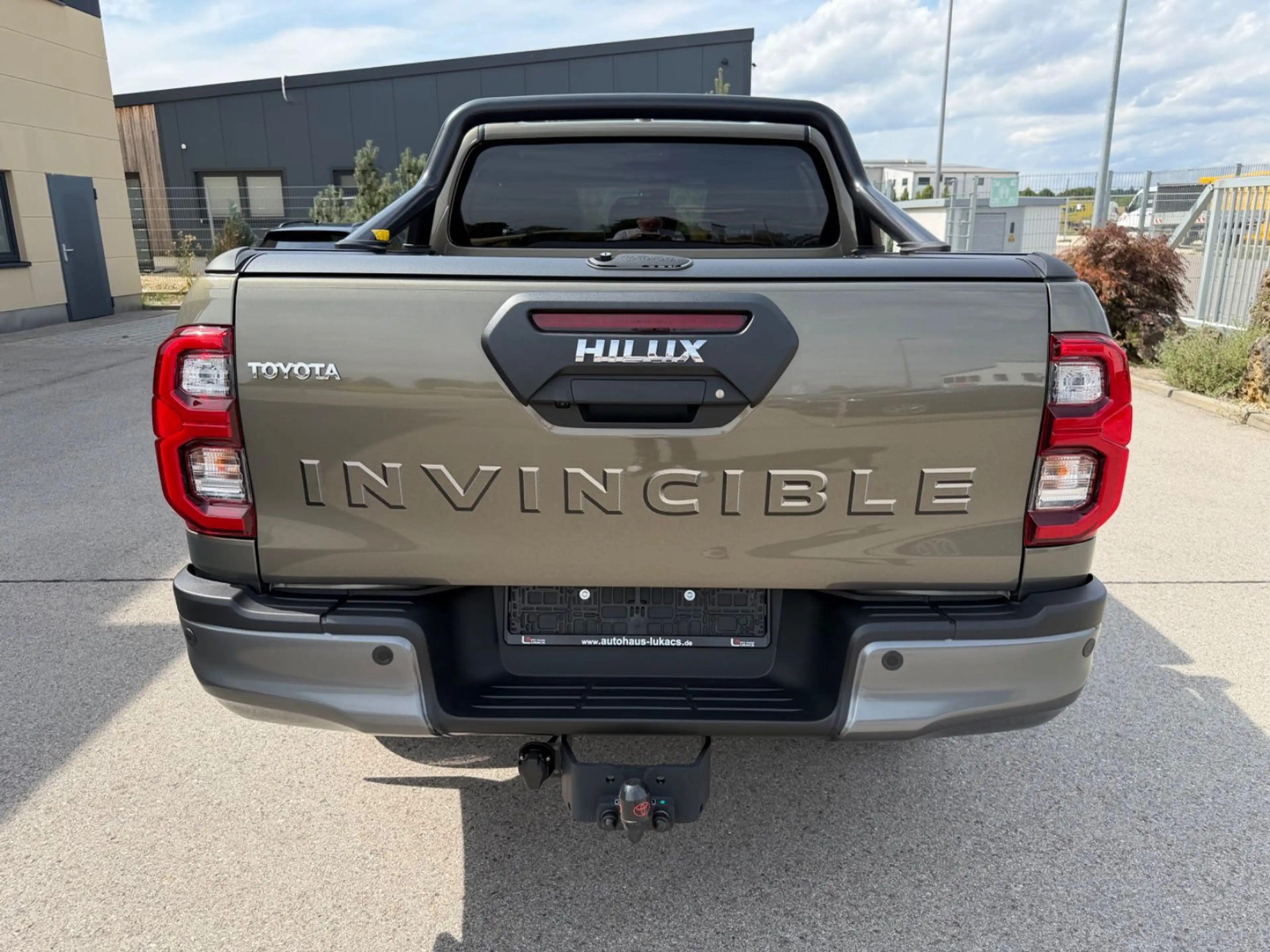 Toyota Hilux Double Cab INVICIBLE 4x4 Rollo & Bügel*AHK — photo 6