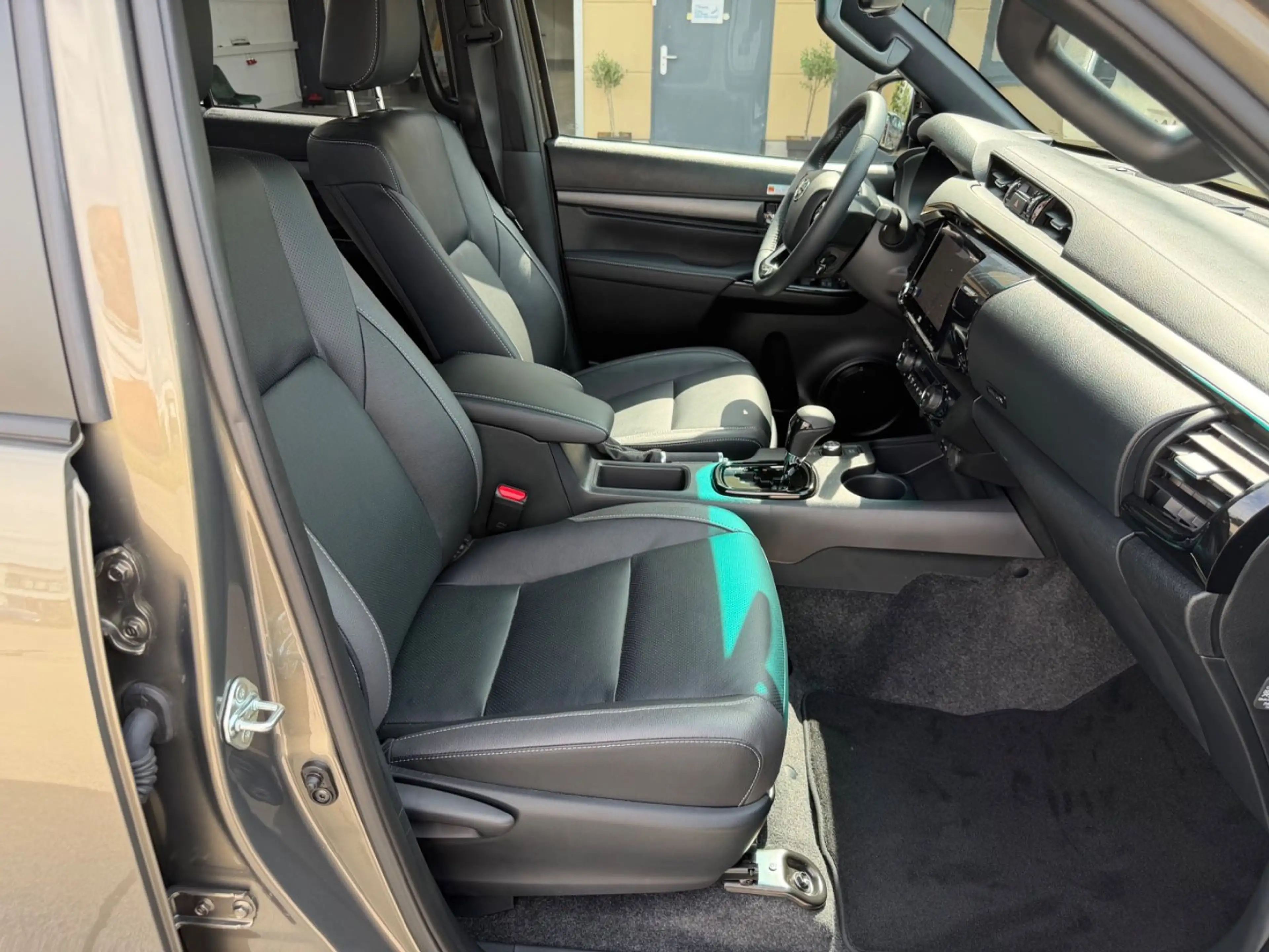 Toyota Hilux Double Cab INVICIBLE 4x4 Rollo & Bügel*AHK — photo 12