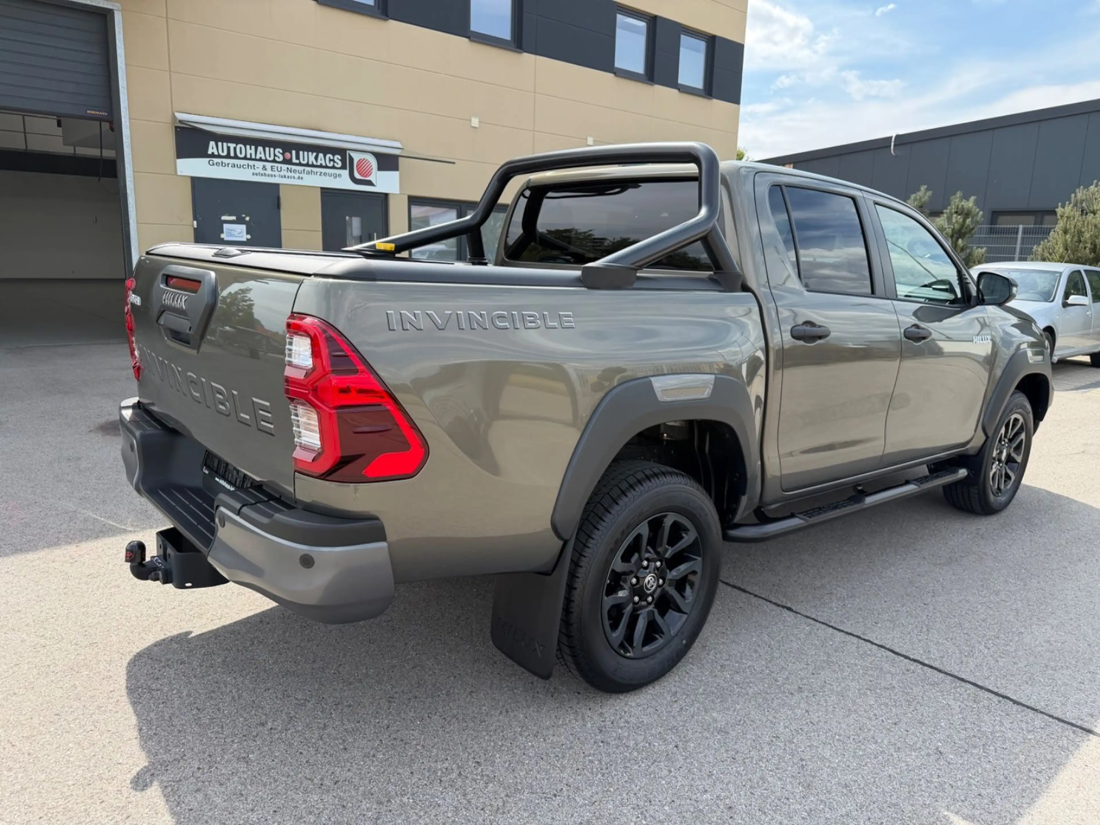 Toyota Hilux Double Cab INVICIBLE 4x4 Rollo & Bügel*AHK — photo 5