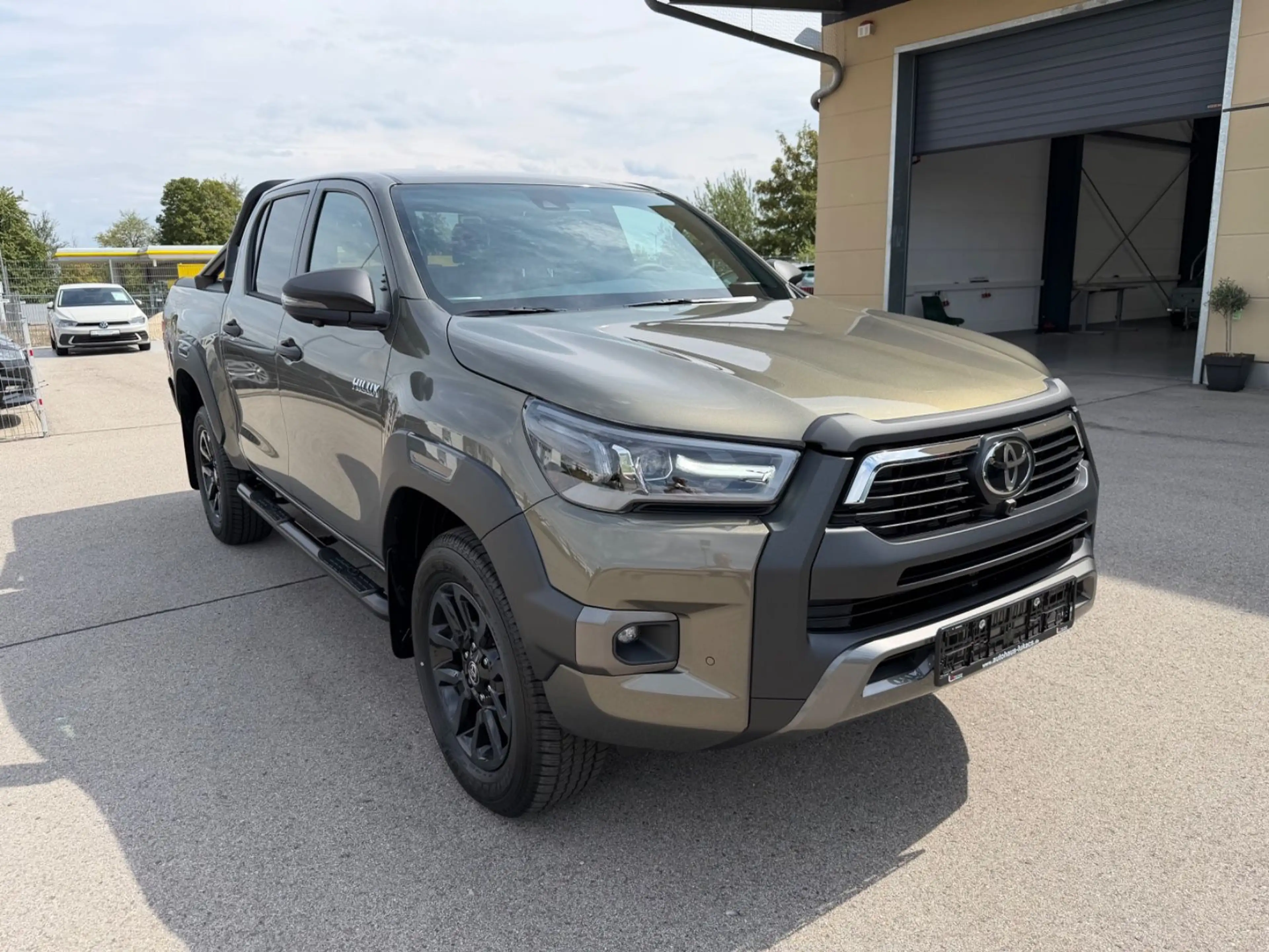 Toyota Hilux Double Cab INVICIBLE 4x4 Rollo & Bügel*AHK — photo 3