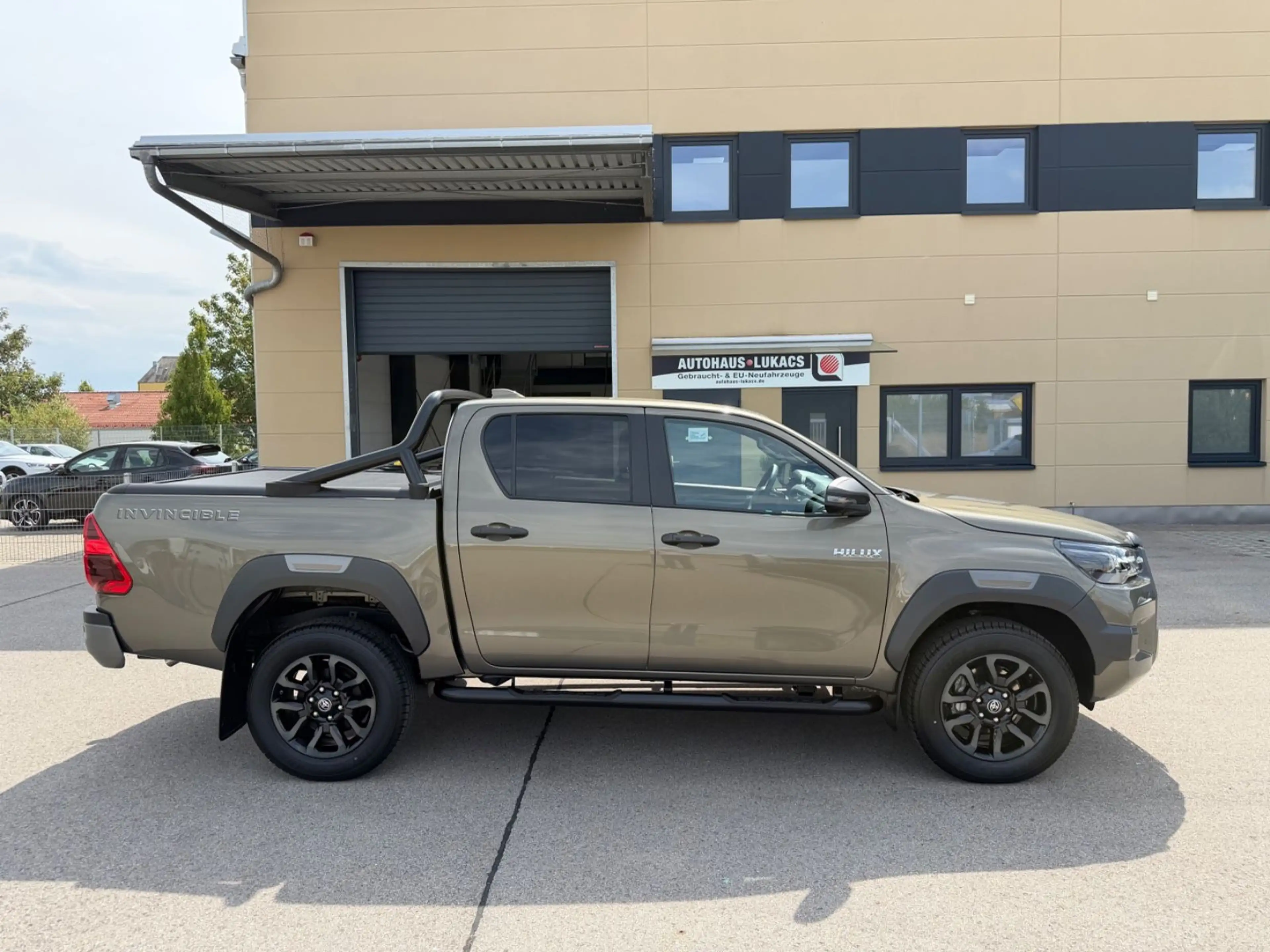 Toyota Hilux Double Cab INVICIBLE 4x4 Rollo & Bügel*AHK — photo 4