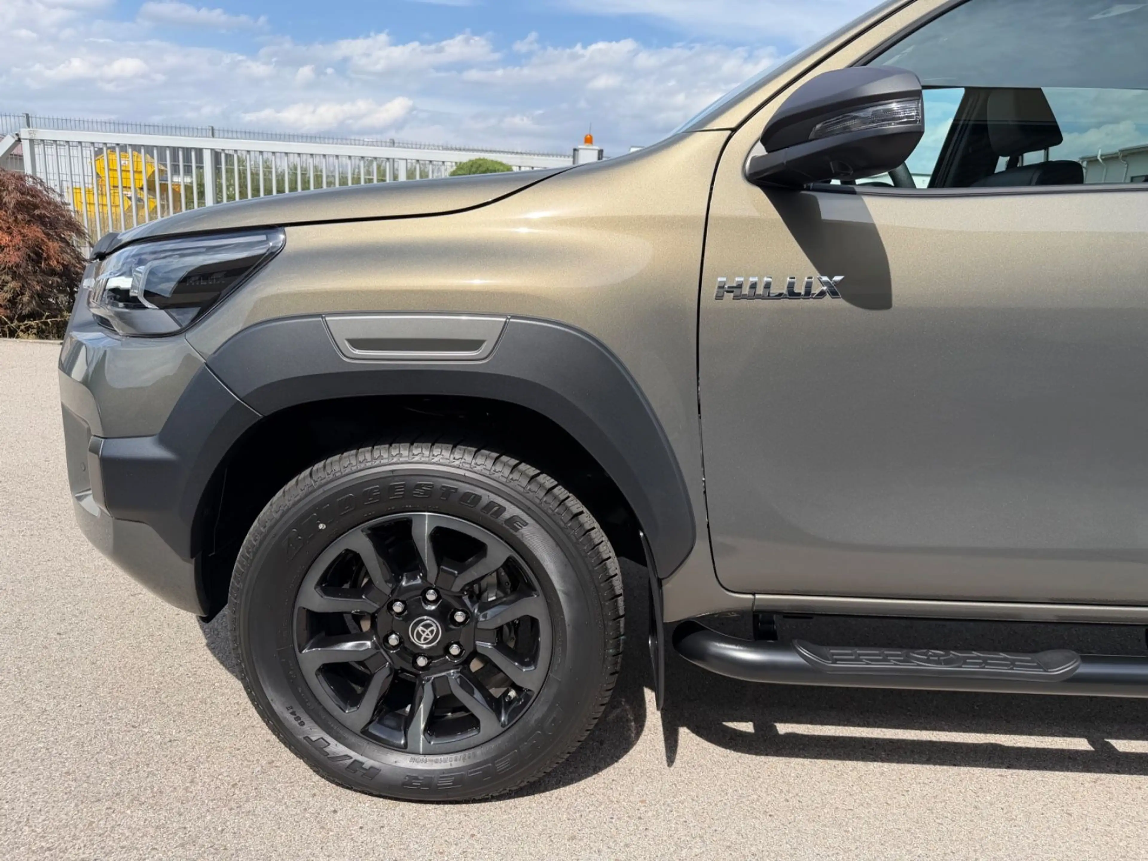 Toyota Hilux Double Cab INVICIBLE 4x4 Rollo & Bügel*AHK — photo 9