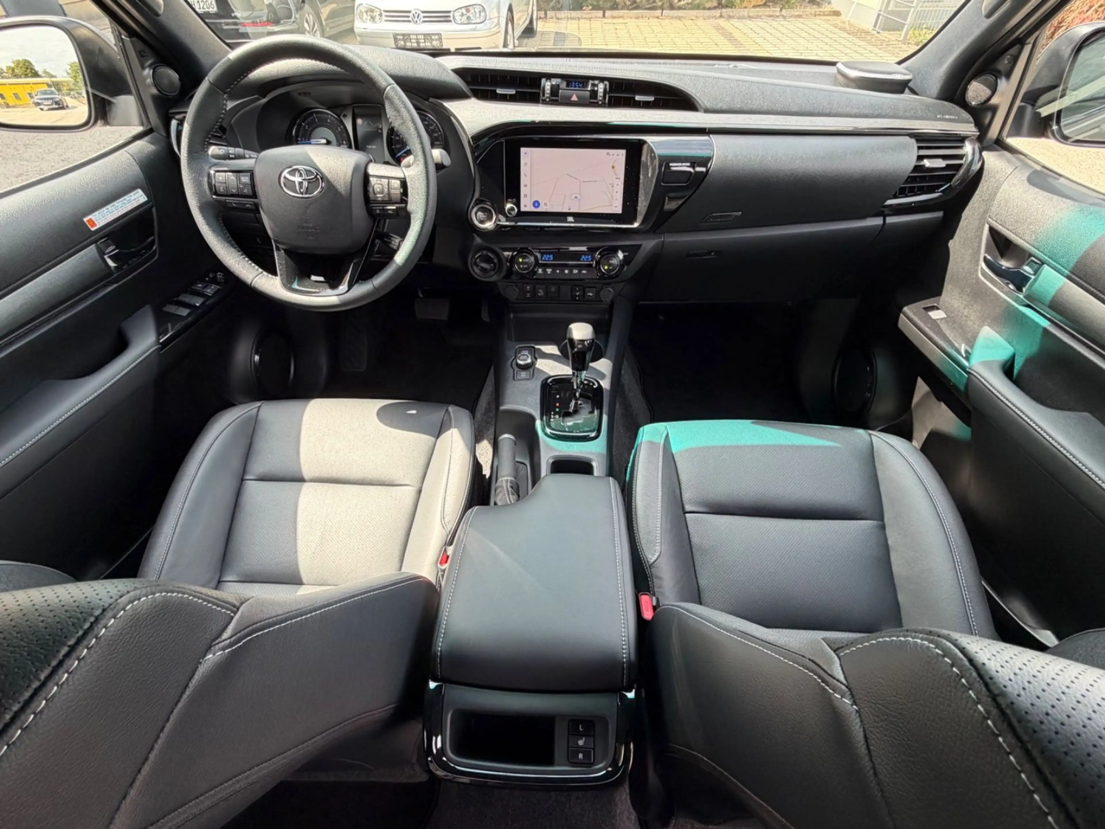 Toyota Hilux Double Cab INVICIBLE 4x4 Rollo & Bügel*AHK — photo 10