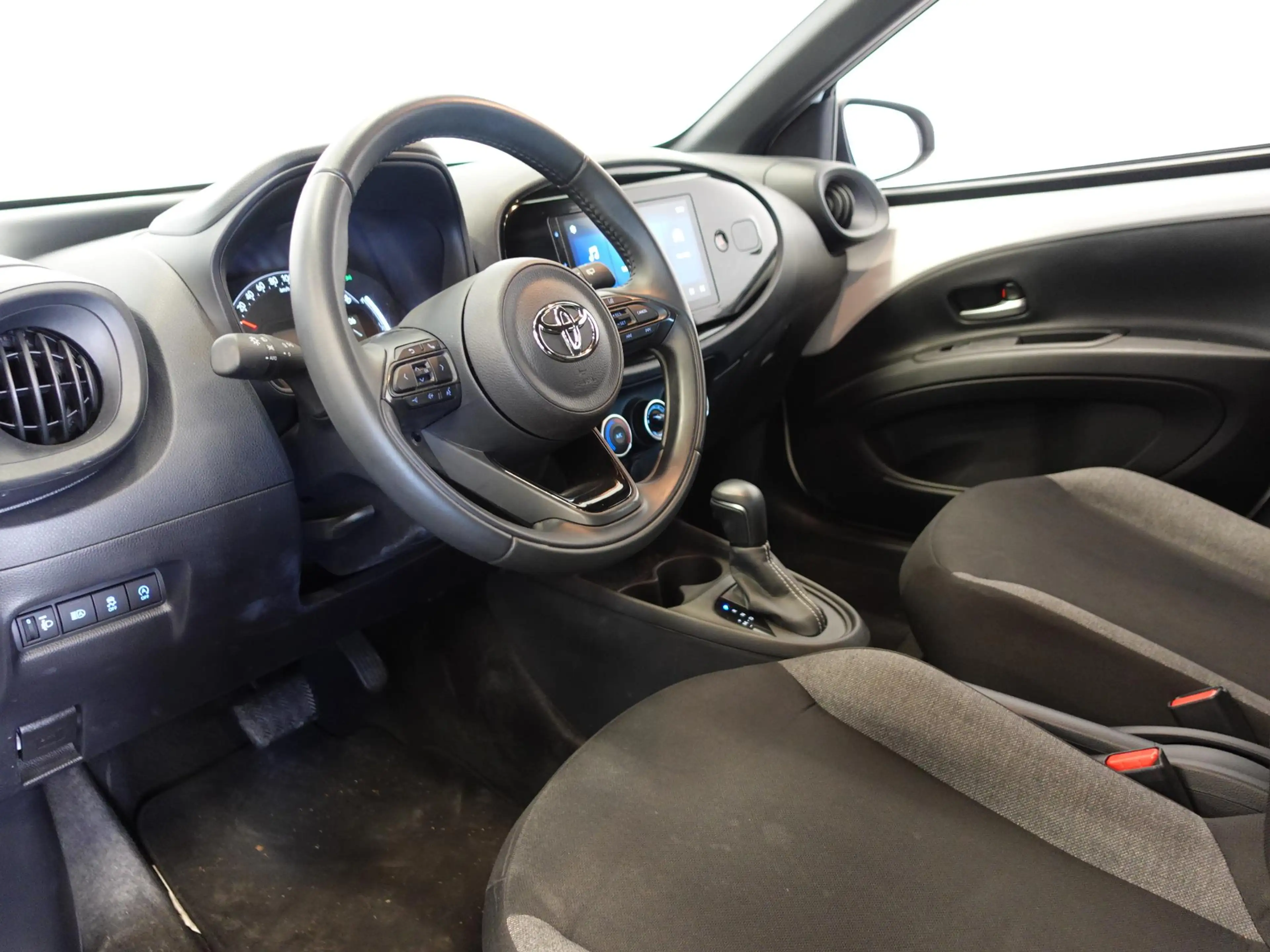 Toyota Aygo X 1.0 VVT-i S-CVT Automaat Play Airco Adaptive Cruis — photo 2