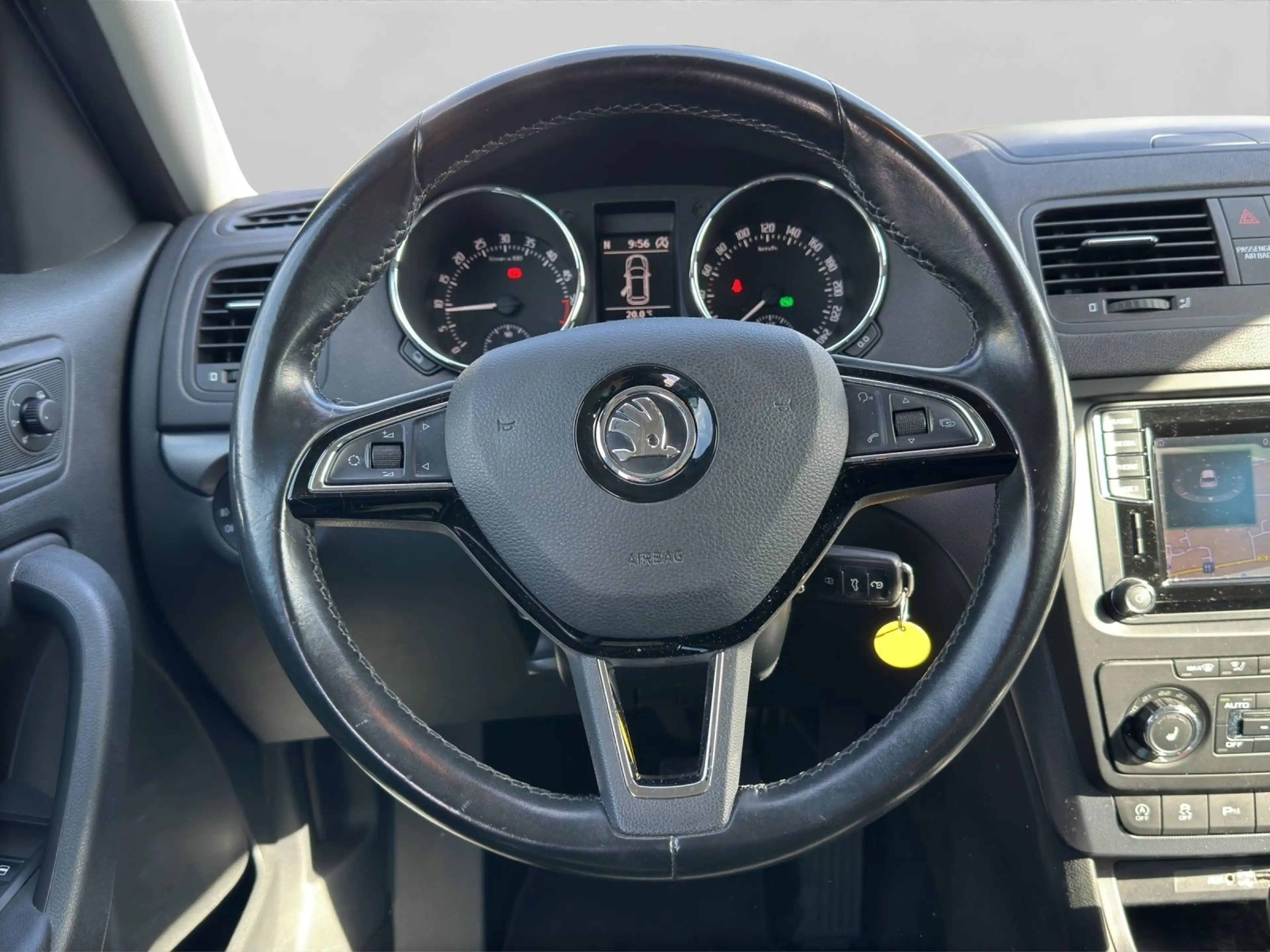 Skoda Yeti 2,0 TDi DAB Xenon Tempomat AHK Klimaaut. — photo 10