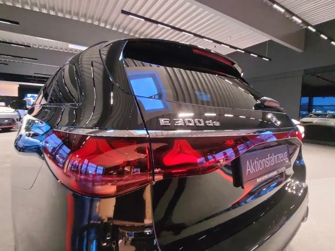 Mercedes-Benz E 300 de T AMG NIGHT PANO DISTRON DIGITAL-LIGHT 13