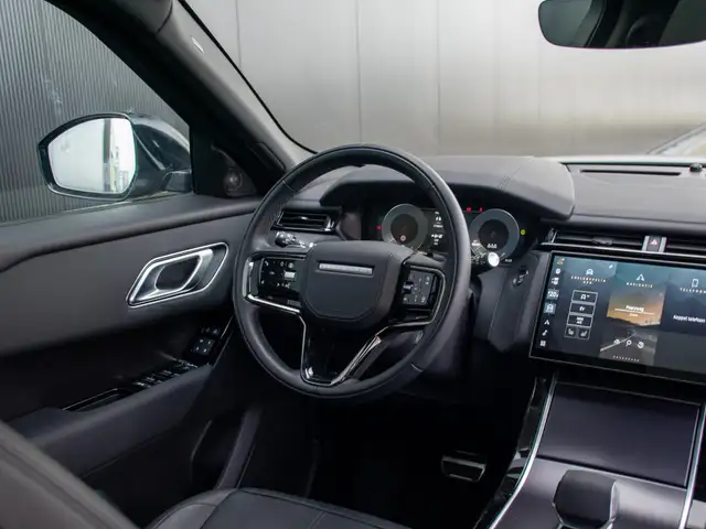 Land Rover Range Rover Velar view 10