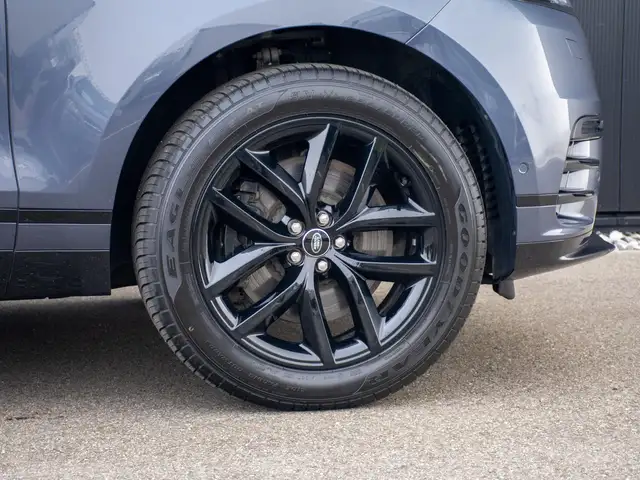 Land Rover Range Rover Velar view 11