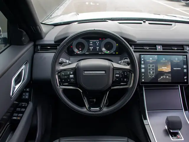 Land Rover Range Rover Velar view 9