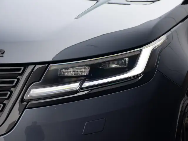 Land Rover Range Rover Velar view 12