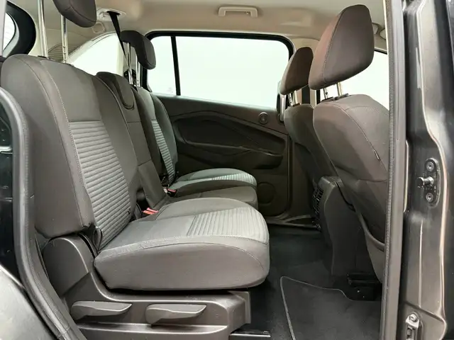 Ford Grand C-Max view 14