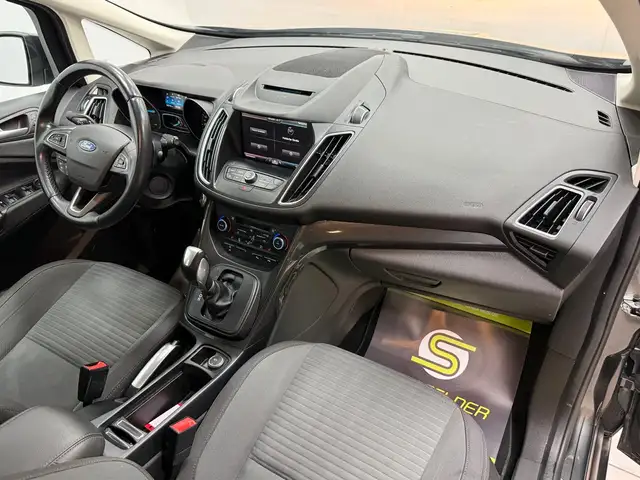 Ford Grand C-Max view 10