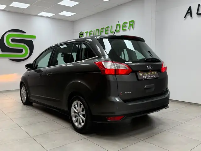 Ford Grand C-Max view 5