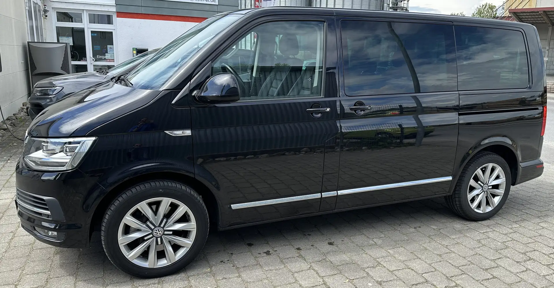 Volkswagen T6 Multivan Transporter T6 TDI BMT DSG Kurz Highline Negro - 1