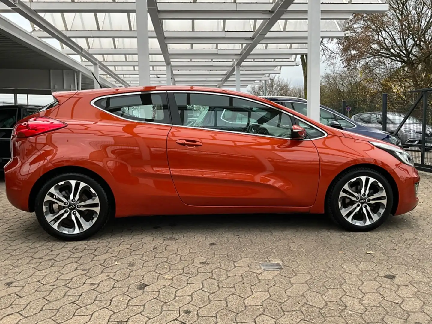 Kia Ceed / cee'd Spirit/Sport*Ky-Go*Navi*Bi-Xenon*R- Oranje - 1