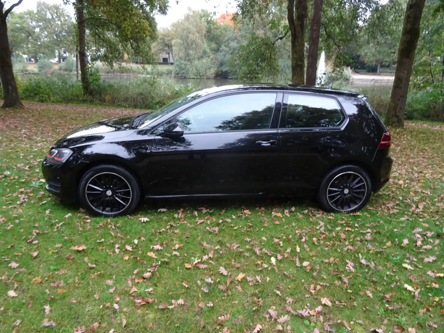 Volkswagen Golf 1.2 TSI R-Line pano black Zwart - 2