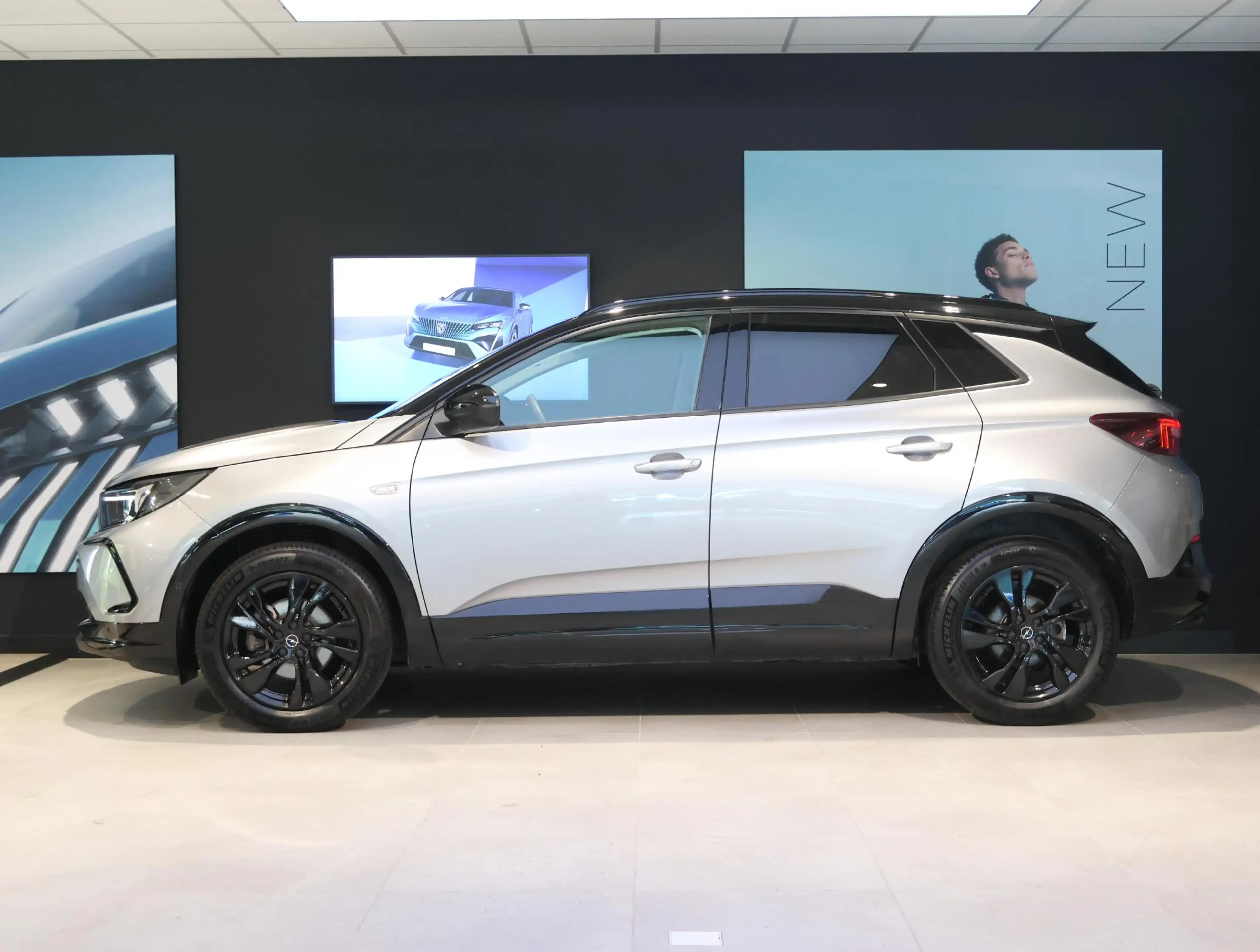 Opel Grandland SUV GS Line 130 pk Automaat | AGR Comfortstoelen | — photo 2