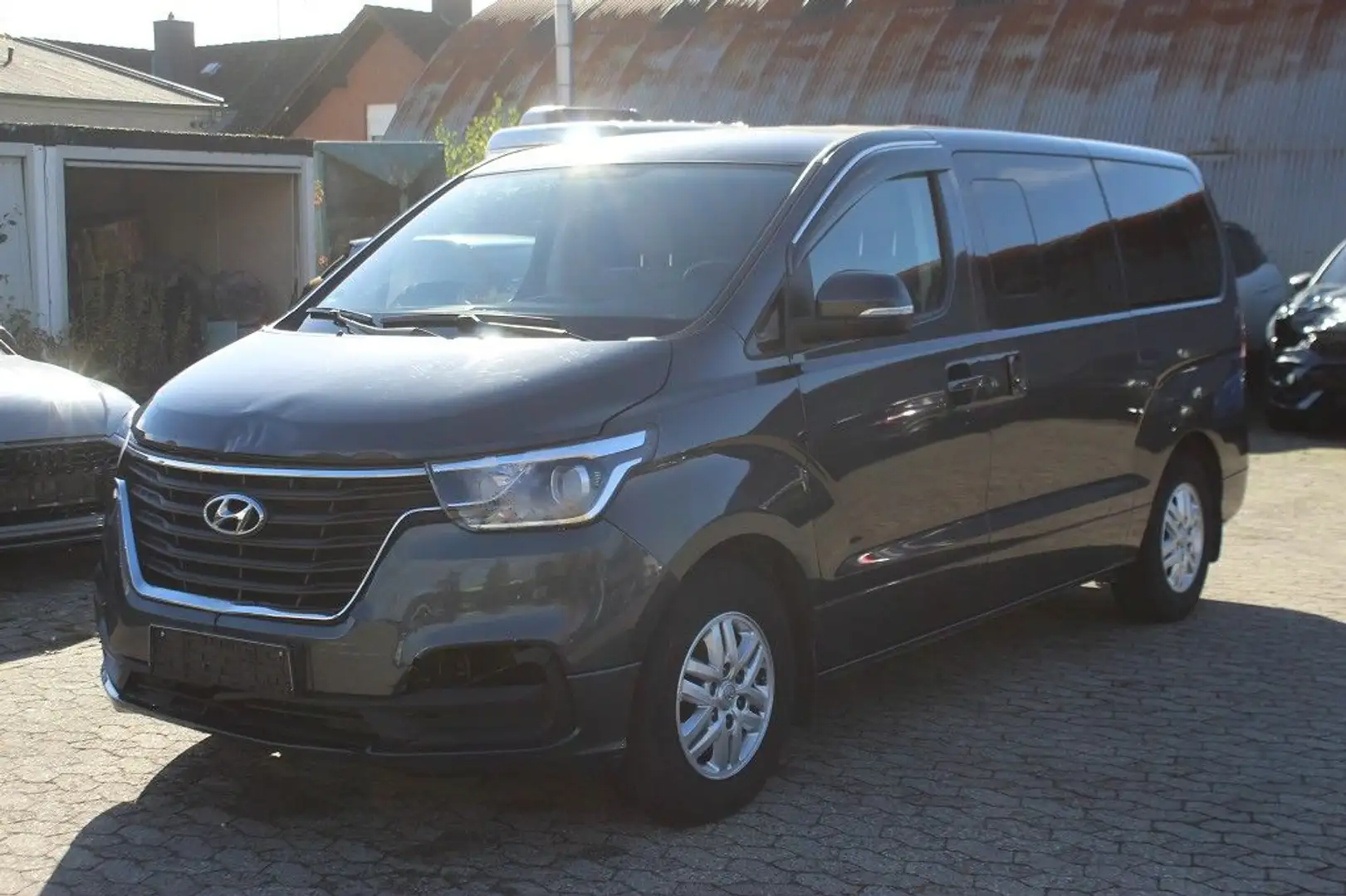 Hyundai H-1 Travel Trend 2.5 CRDI Automatik Grau - 2