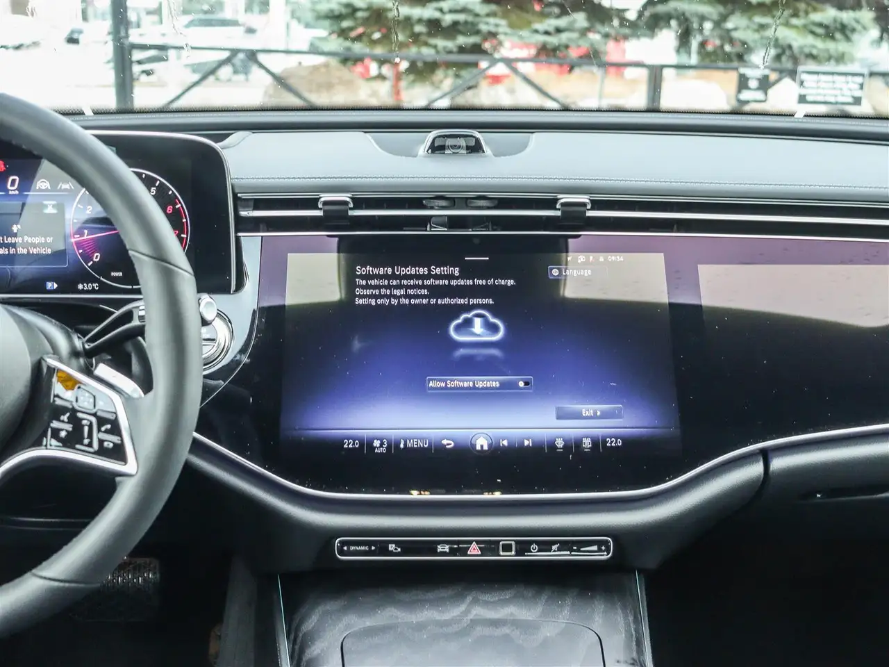 Mercedes-Benz E-Class снимка Mercedes-Benz E-Class