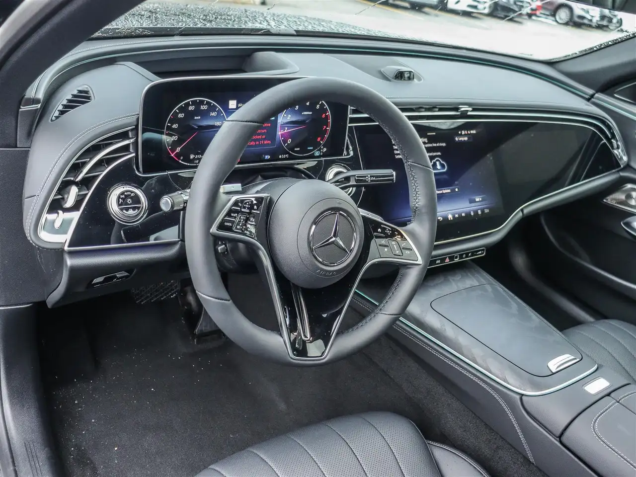 Mercedes-Benz E-Class снимка Mercedes-Benz E-Class