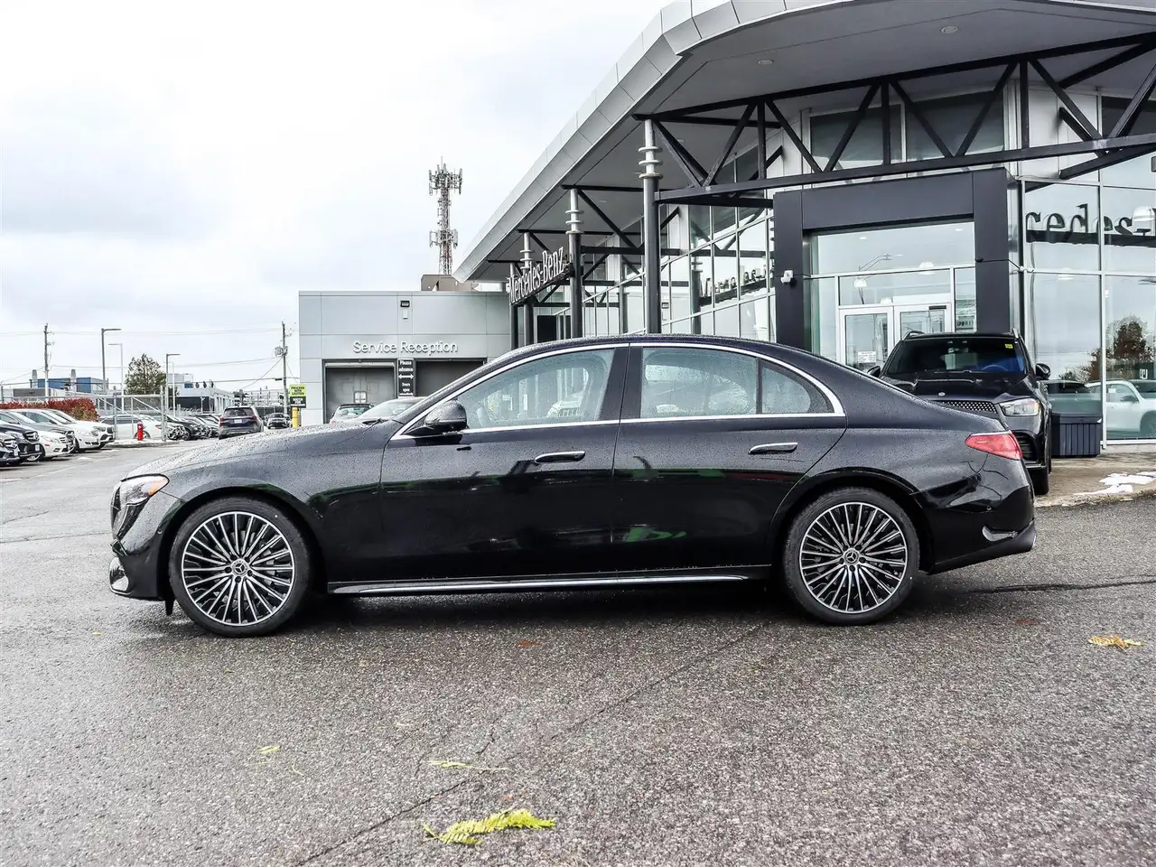 Mercedes-Benz E-Class снимка Mercedes-Benz E-Class