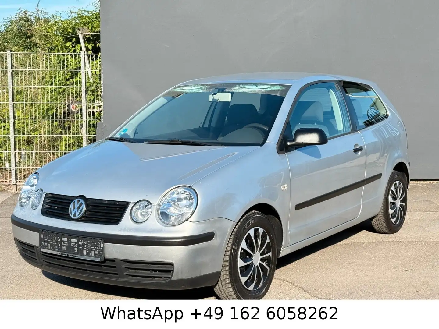 Volkswagen Polo 1.2 Basis *HU/AU NEU*KLIMA*AHK*PDC*RADIO* Zilver - 1