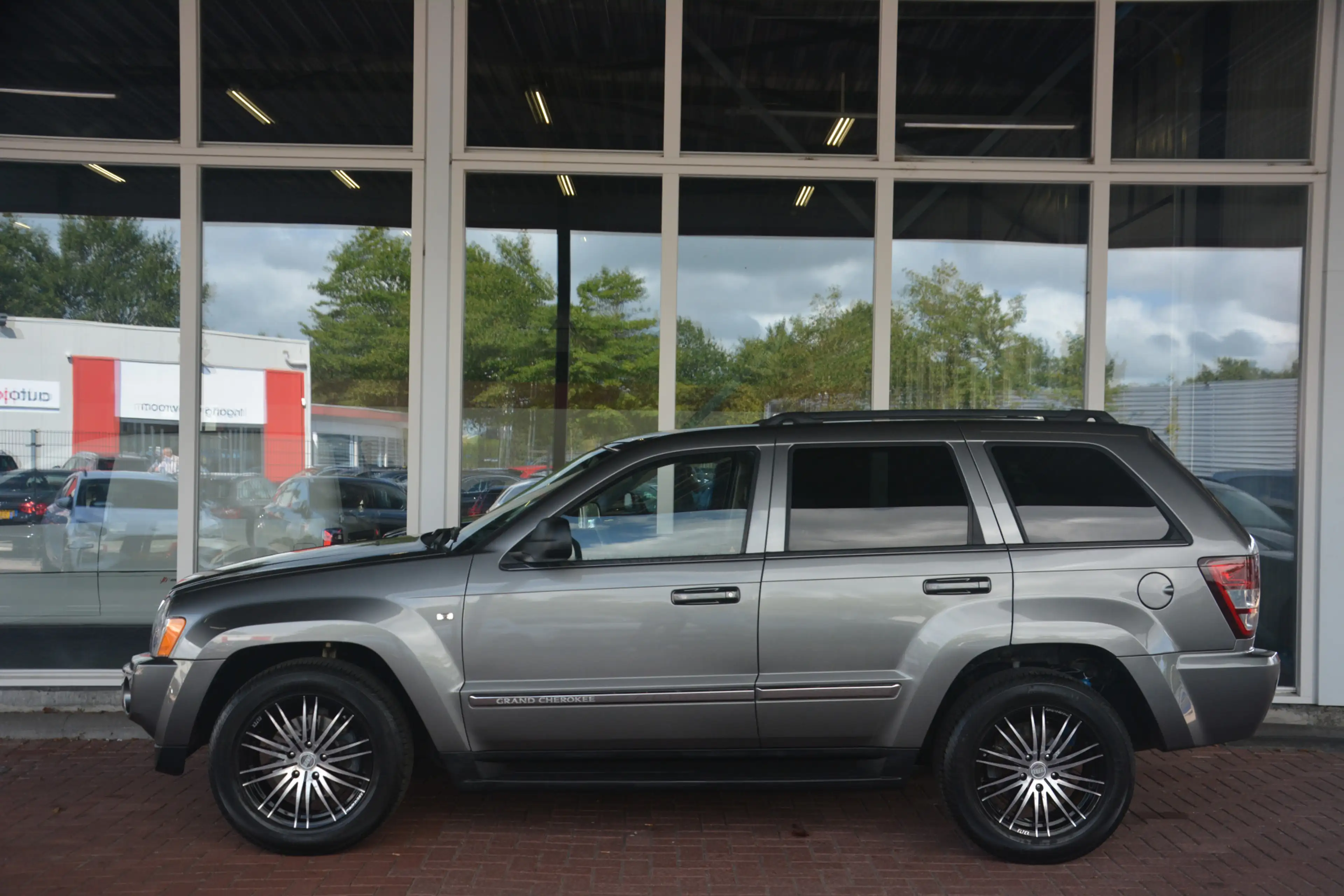 Jeep Grand Cherokee 4.7 V8 Limited | Navigatie | Leer | Stoelverwarmin — photo 26